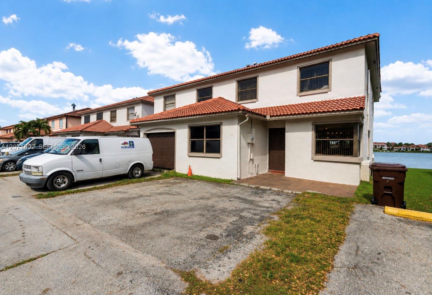 2561 W 60th Place