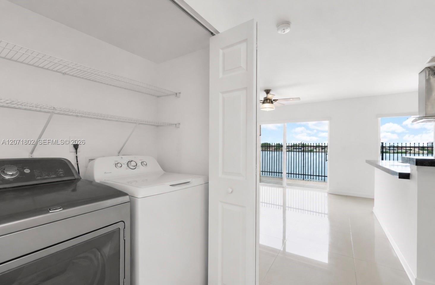 2561 W 60th Place
