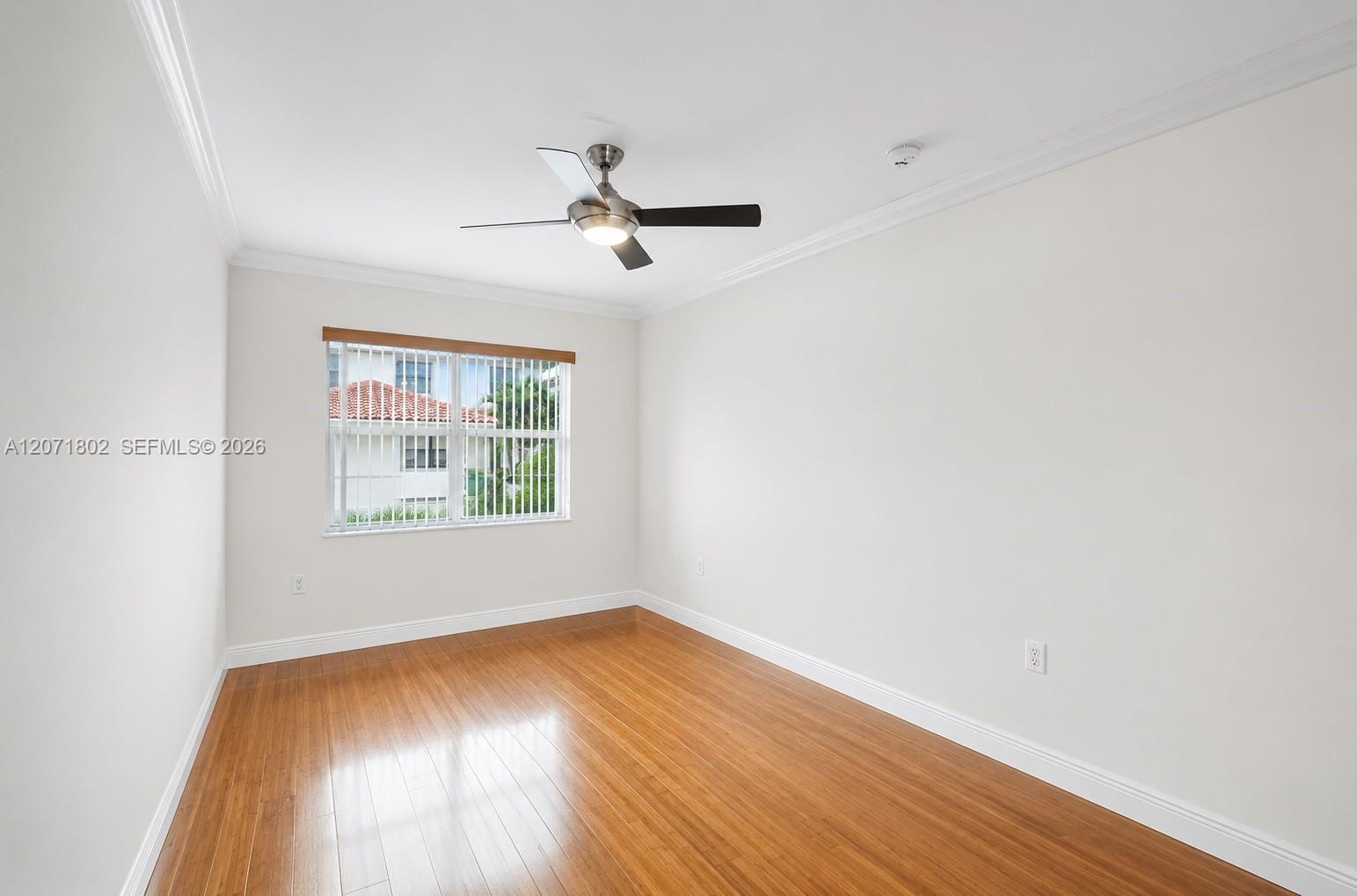 2561 W 60th Place
