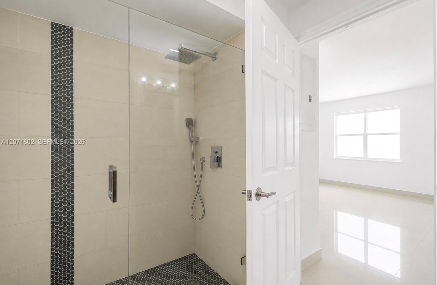 2561 W 60th Place