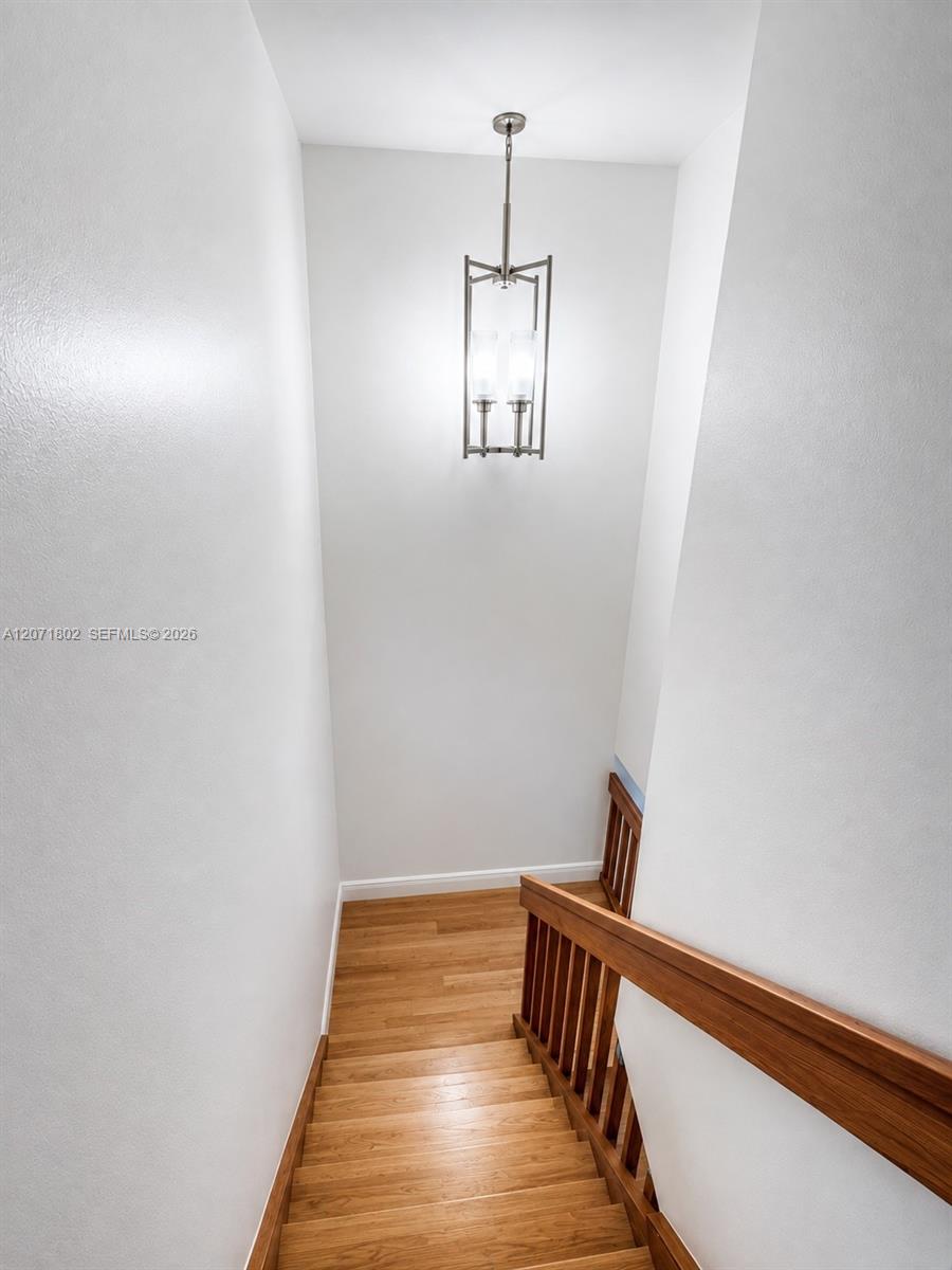 2561 W 60th Place