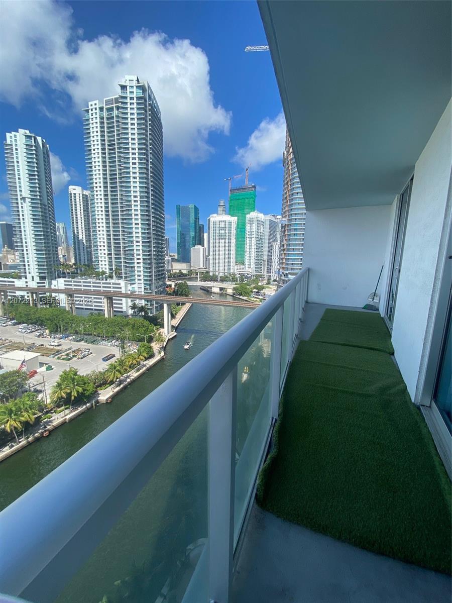 185 SW 7th Street