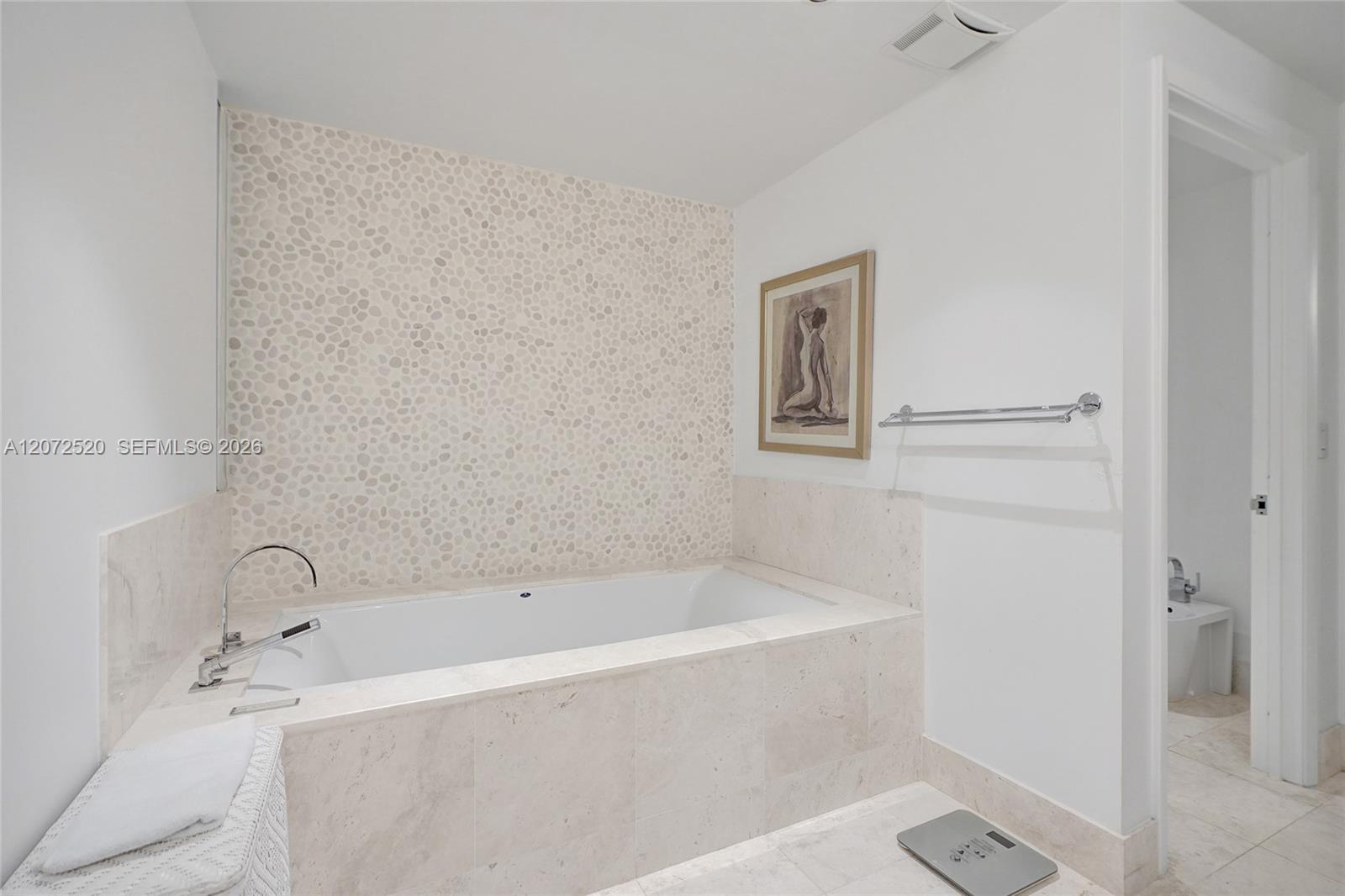 17121 Collins Avenue gallery image #11