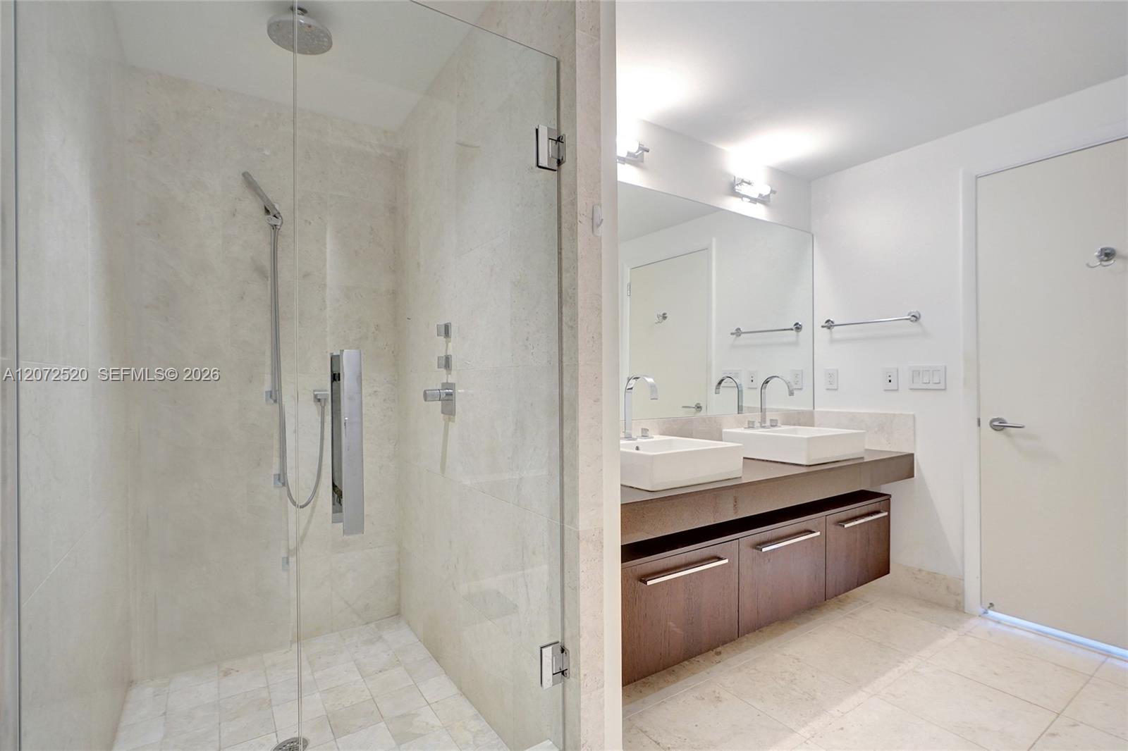 17121 Collins Avenue gallery image #13
