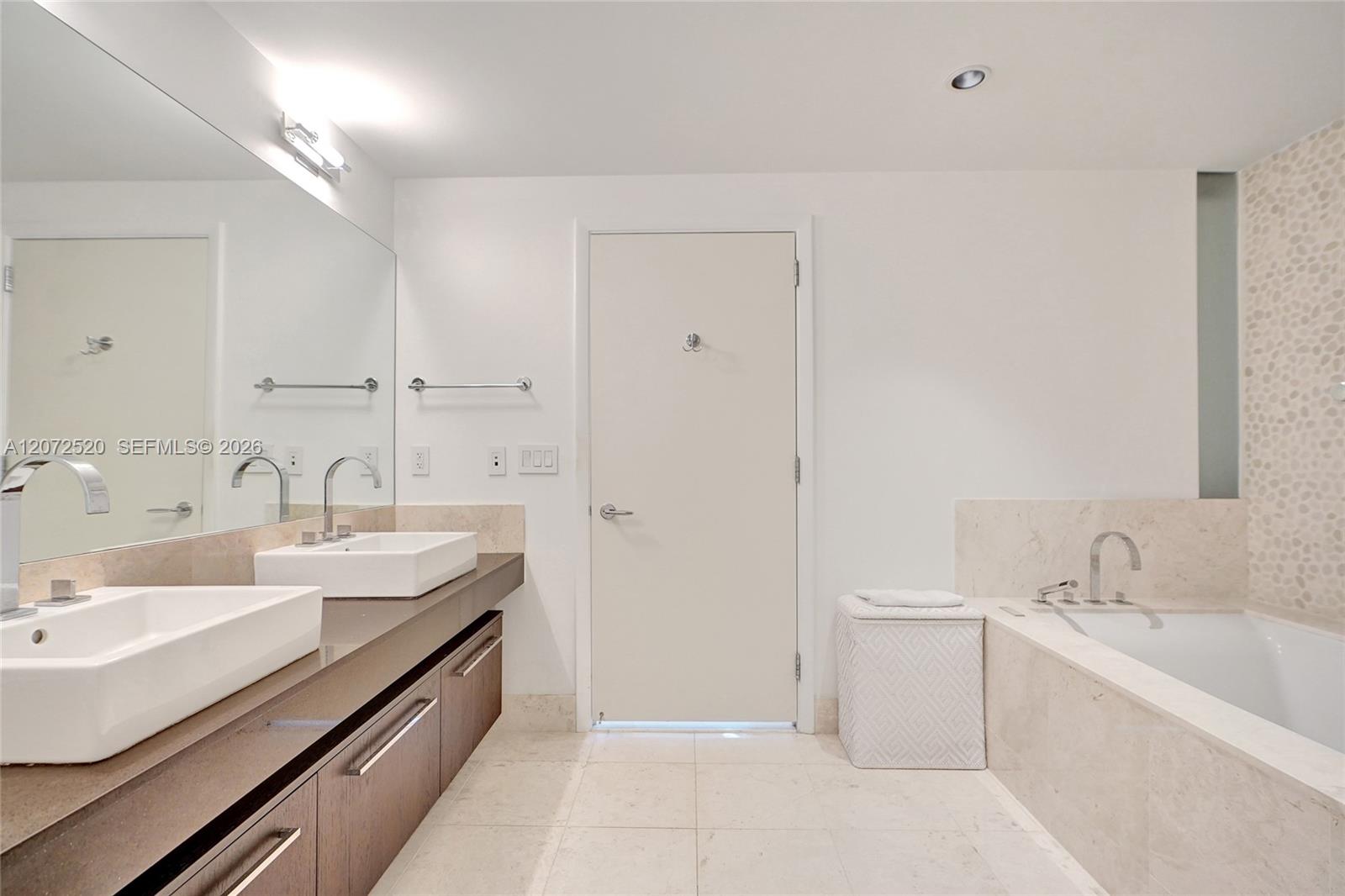17121 Collins Avenue gallery image #14