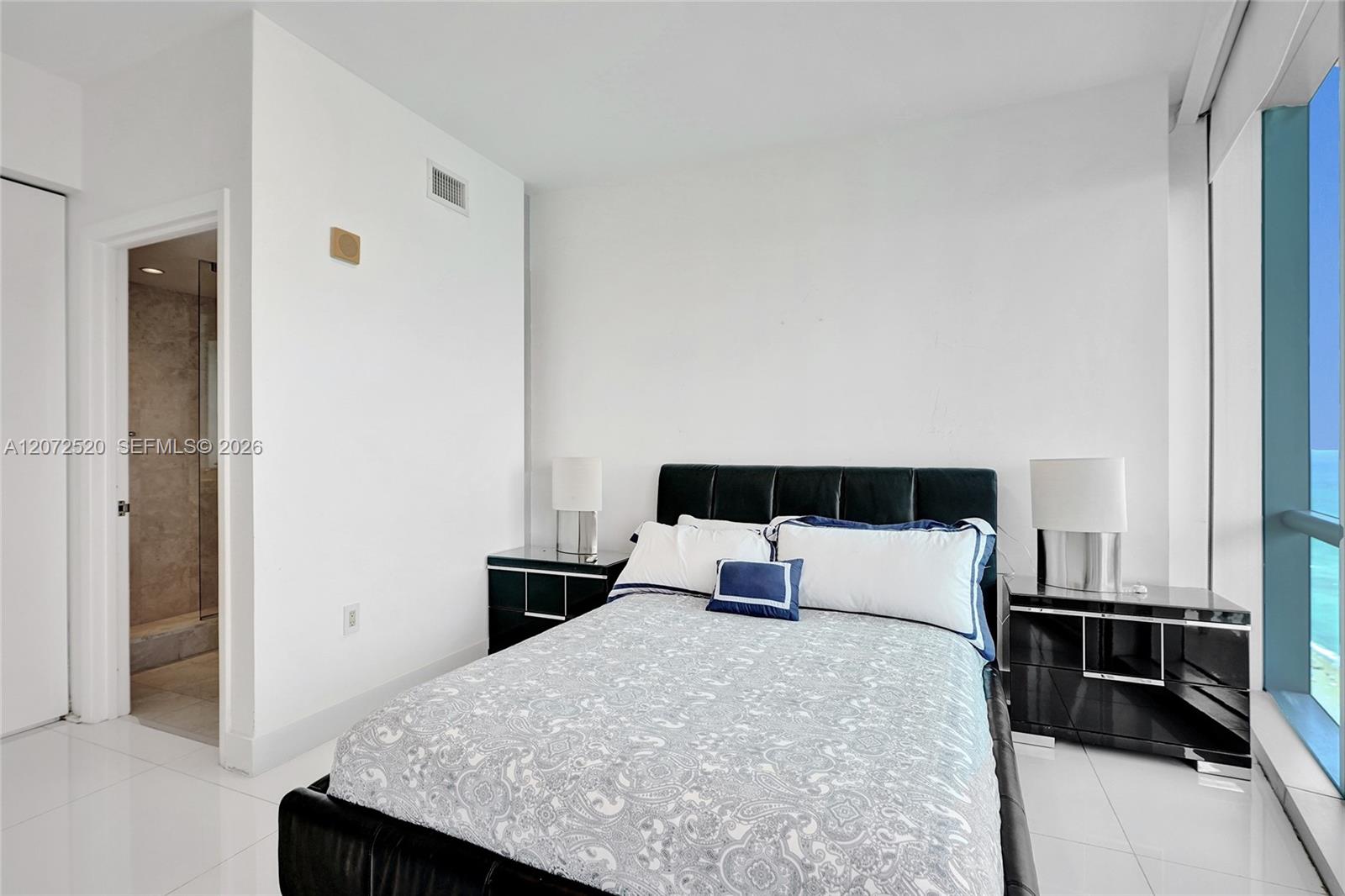 17121 Collins Avenue gallery image #17