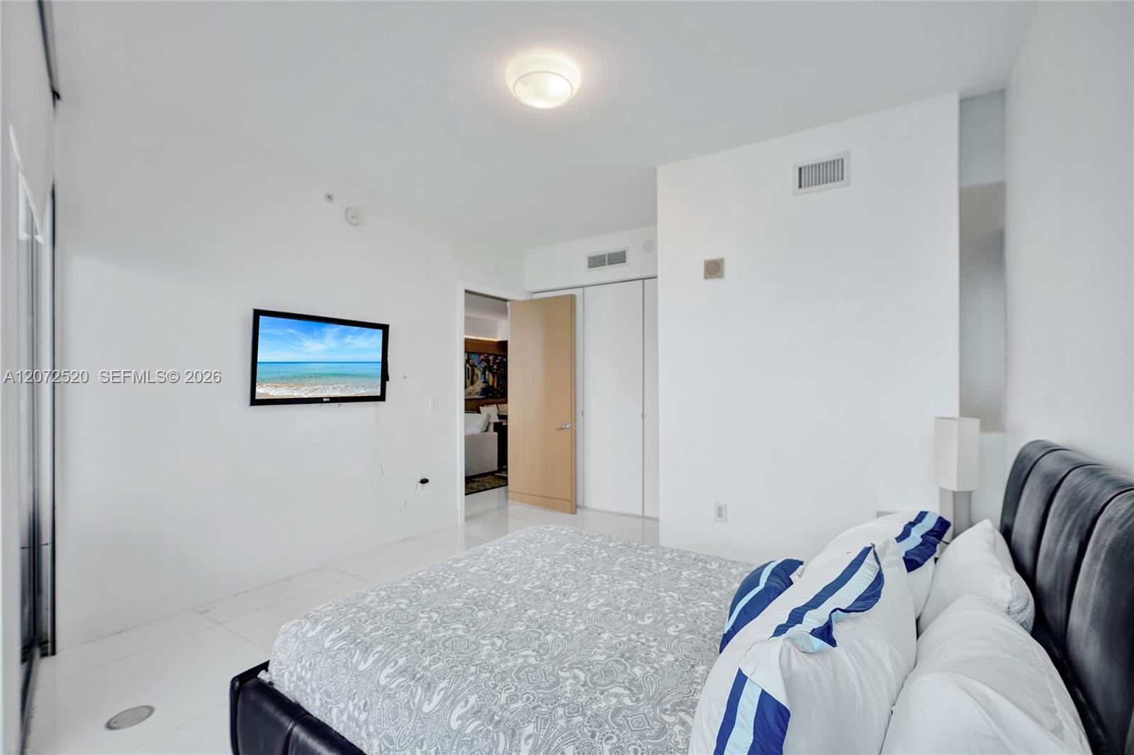 17121 Collins Avenue gallery image #18