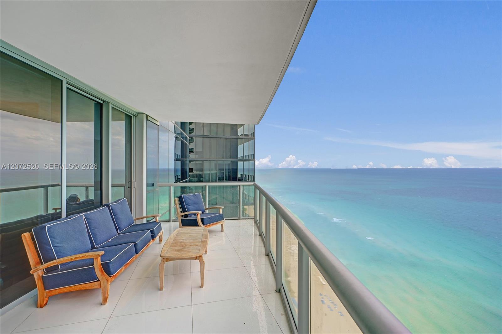 17121 Collins Avenue gallery image #2