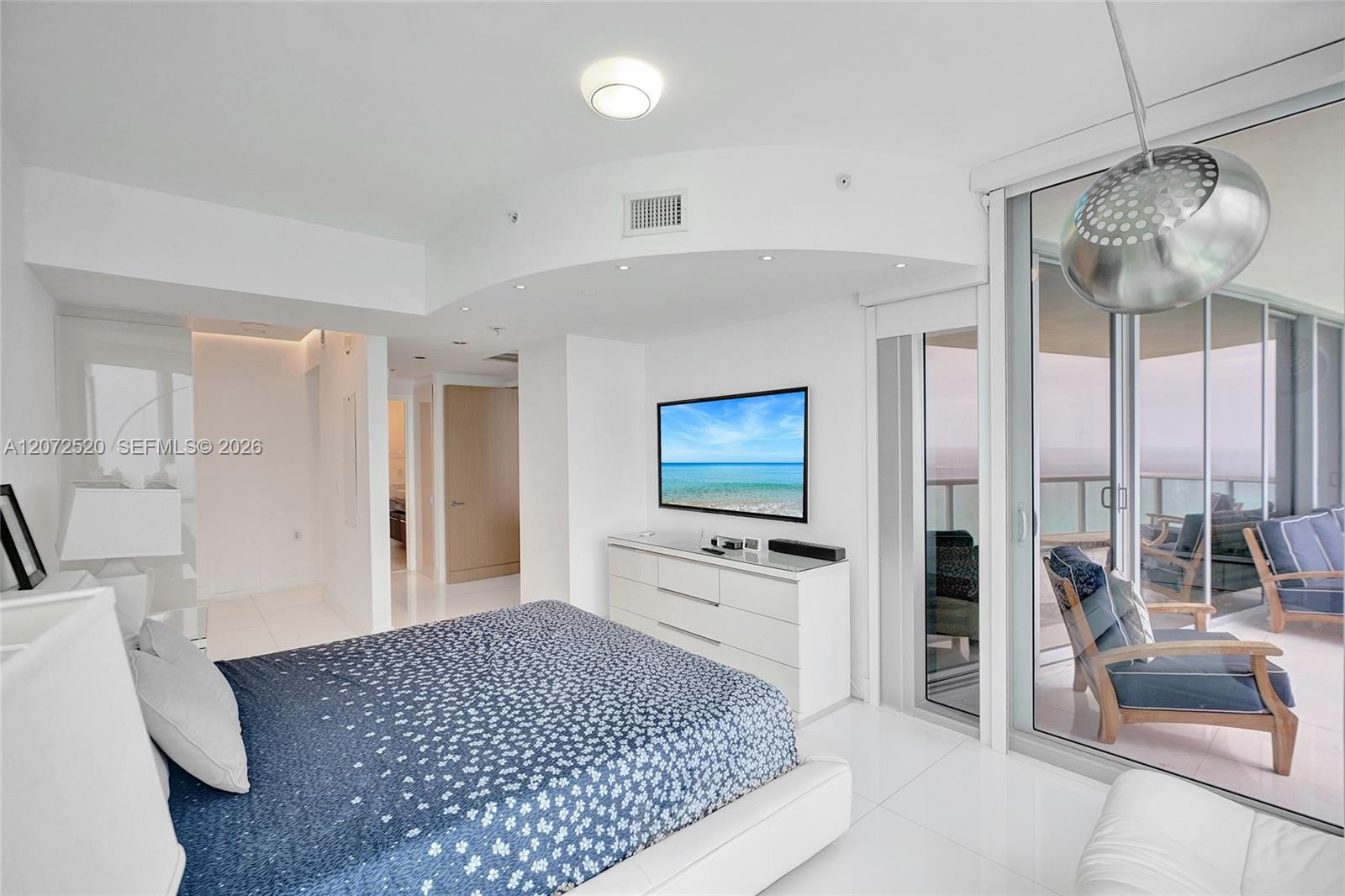 17121 Collins Avenue gallery image #8