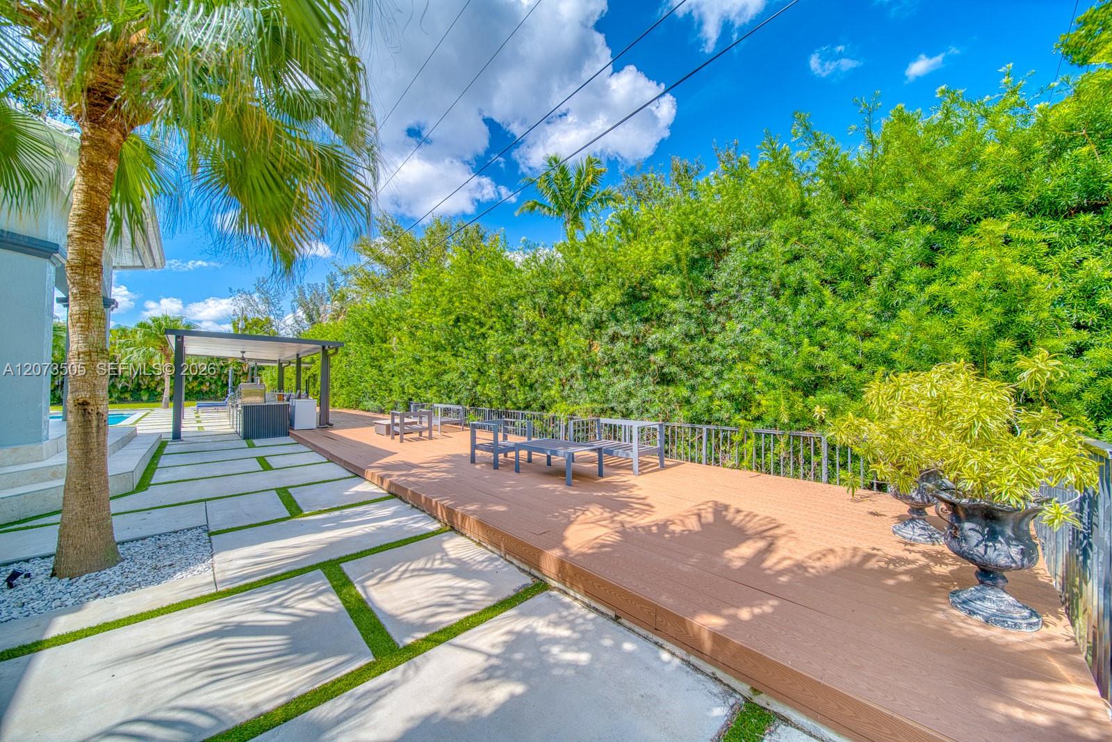901 NW 122nd Avenue