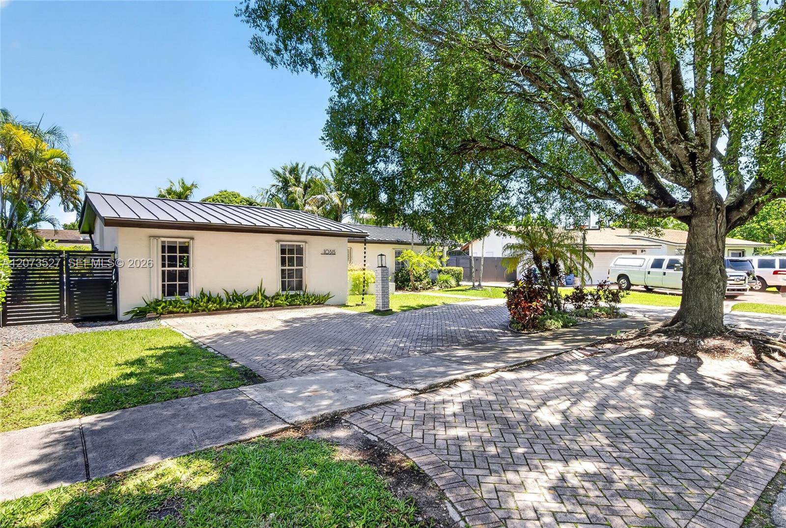10315 SW 129th Court gallery image #4