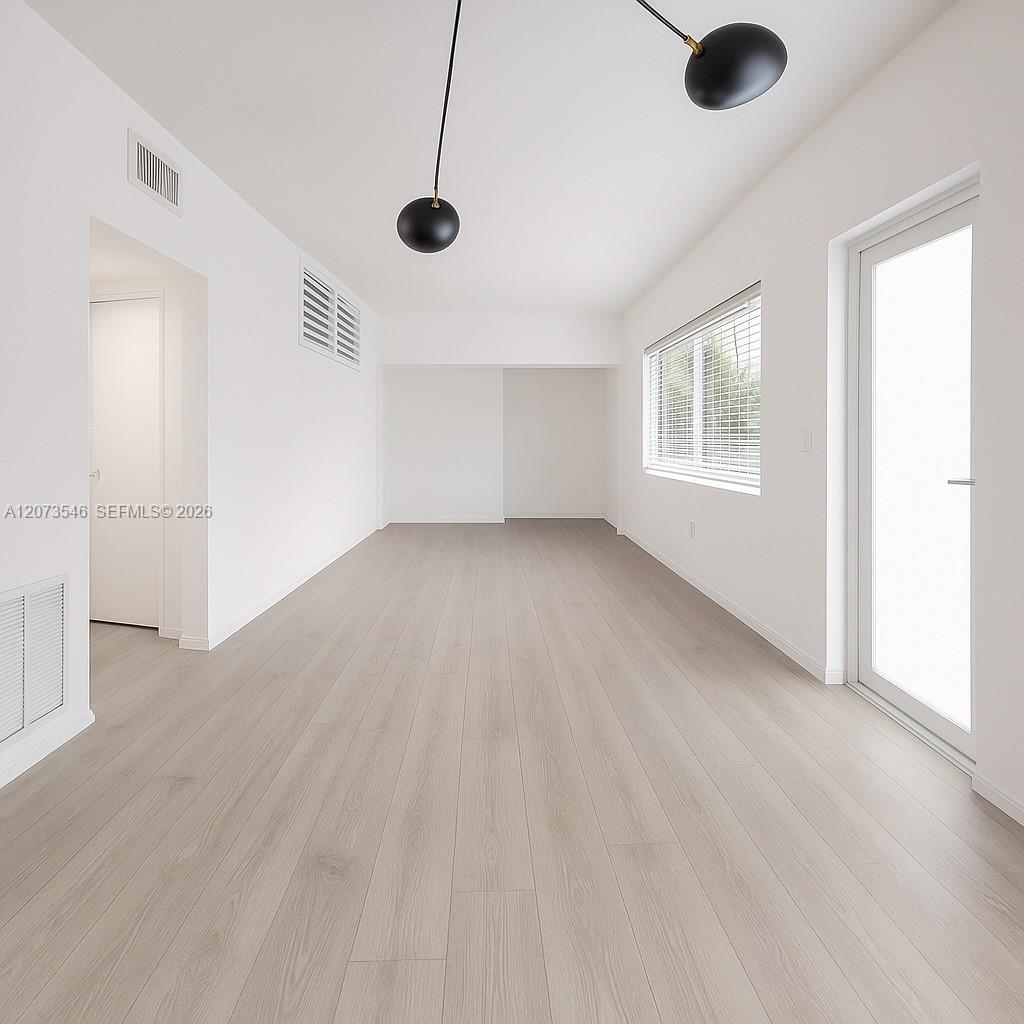 1110 Venetian Way
