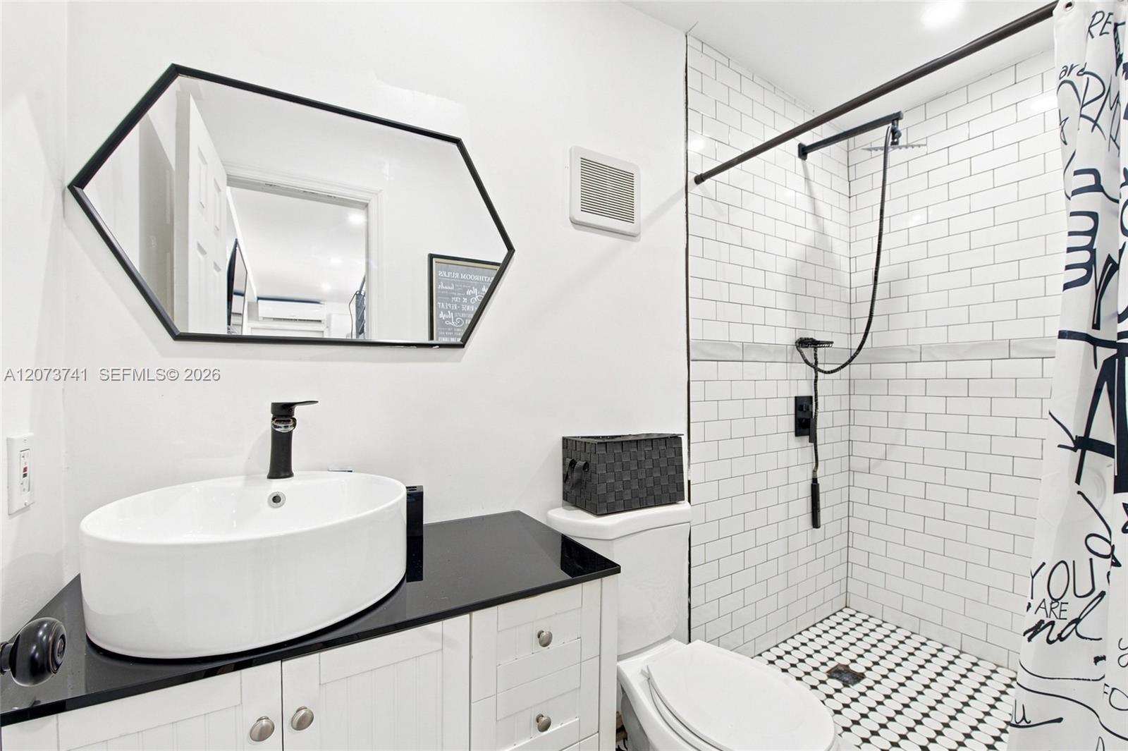 681 W 55th Place