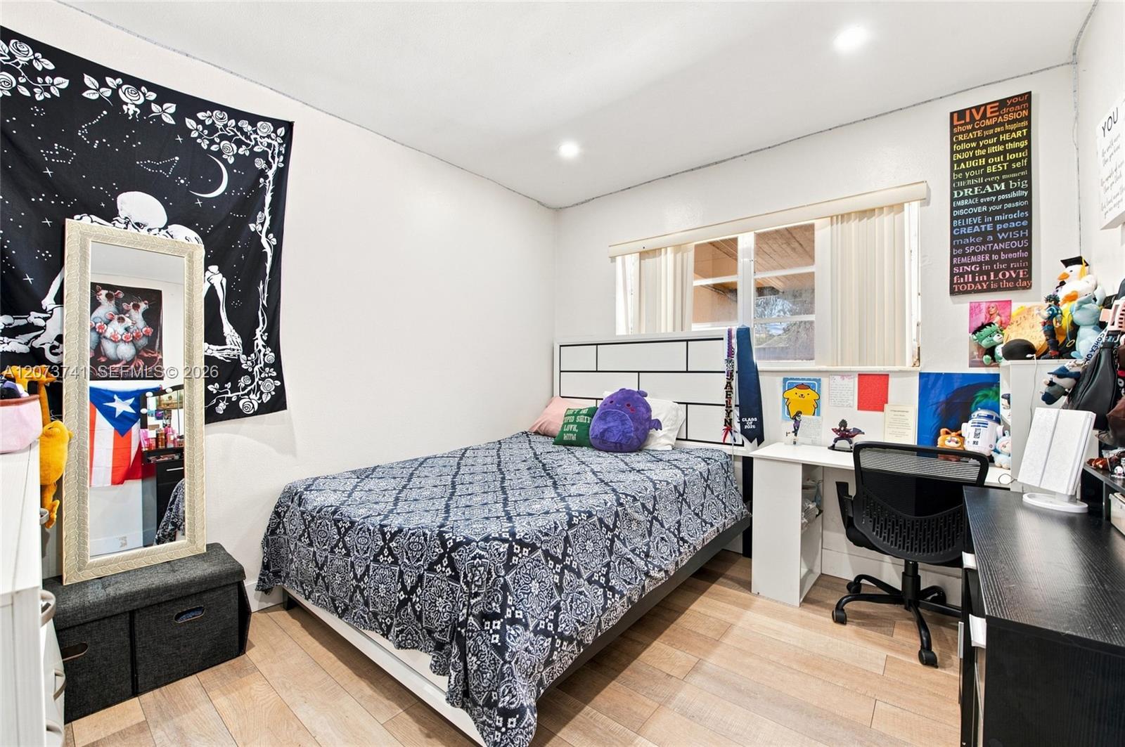 681 W 55th Place