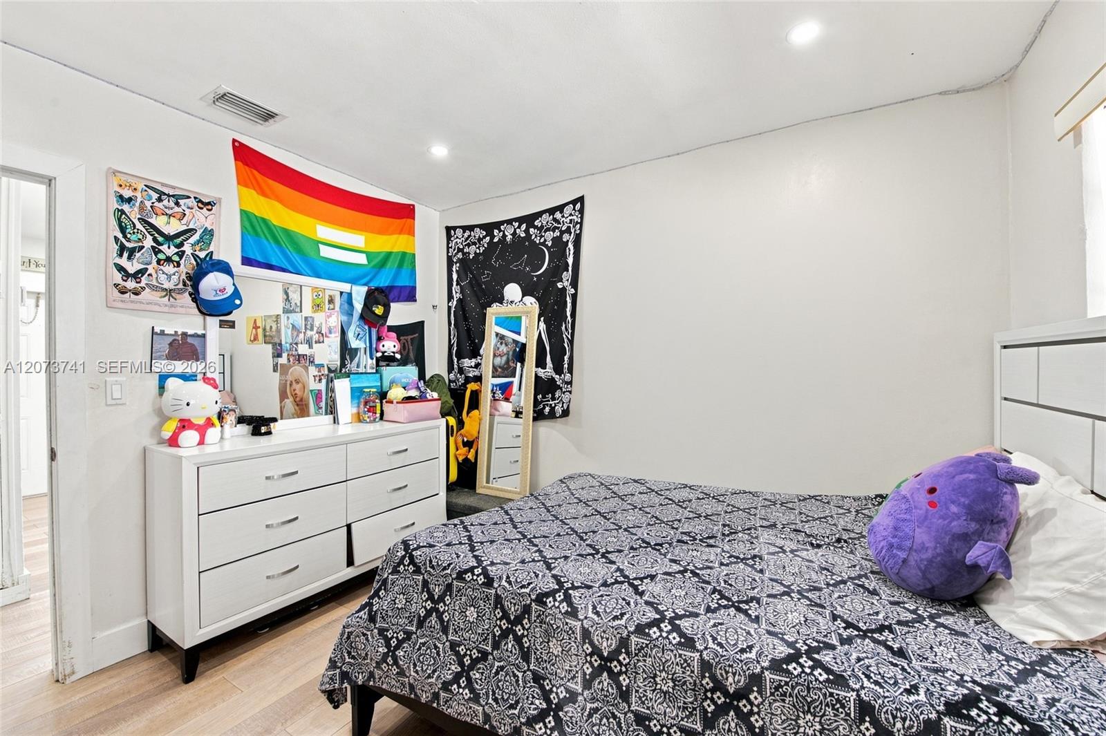 681 W 55th Place