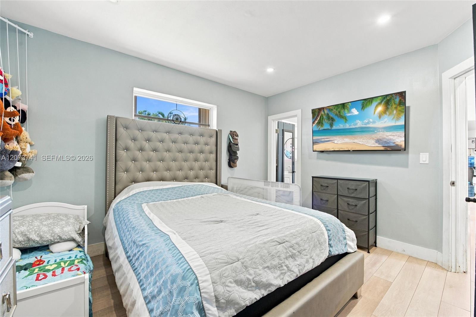 681 W 55th Place