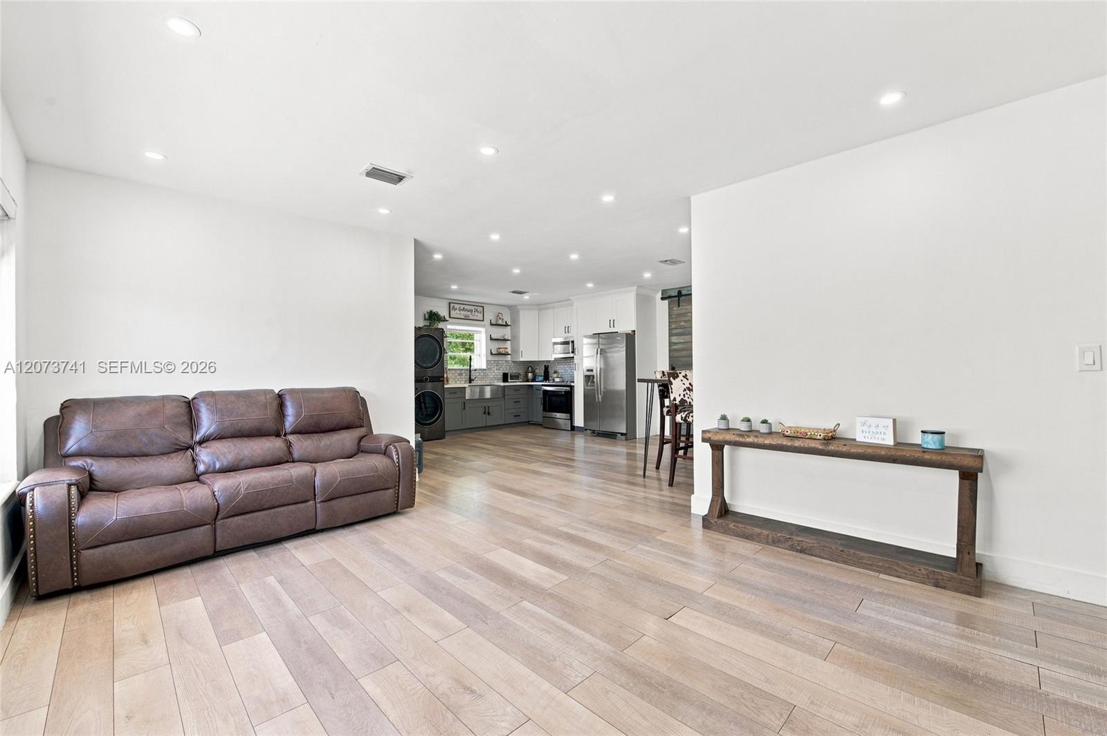 681 W 55th Place