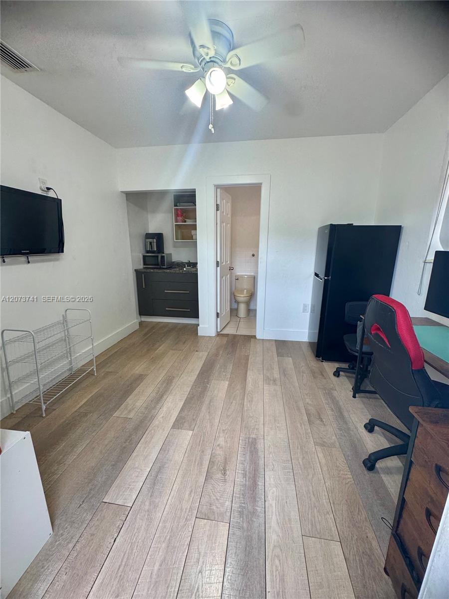 681 W 55th Place