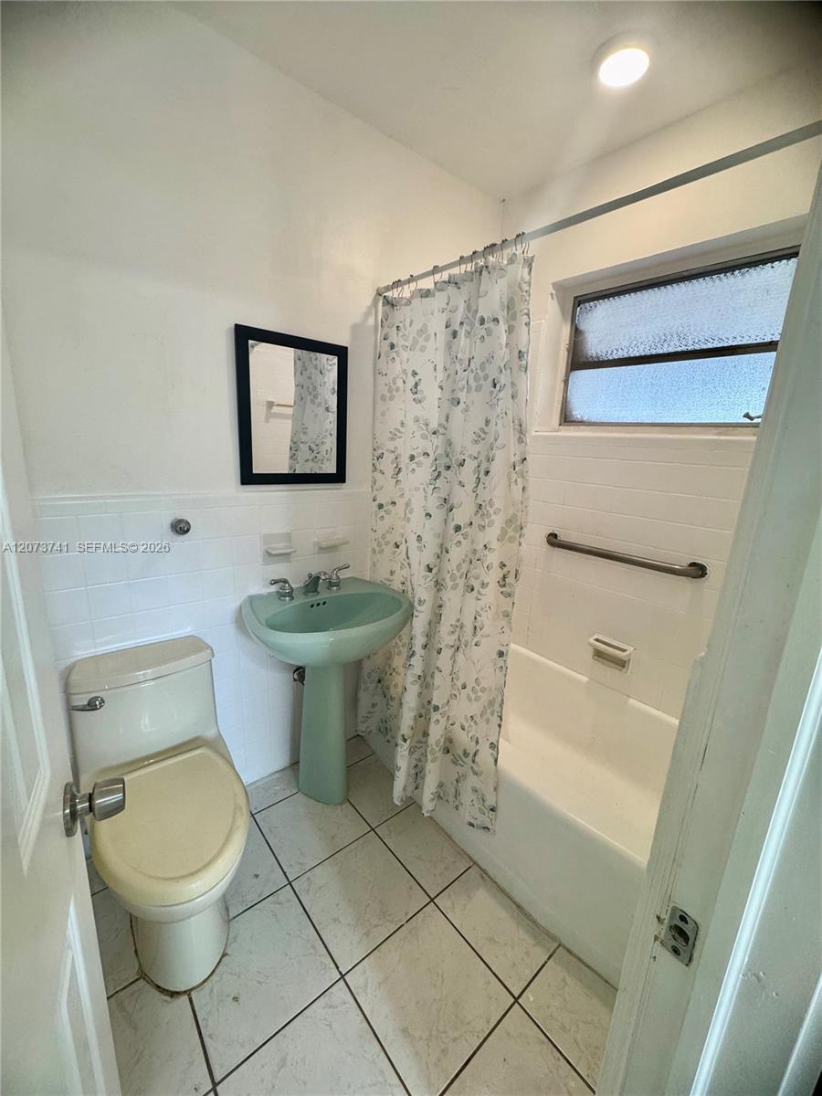 681 W 55th Place