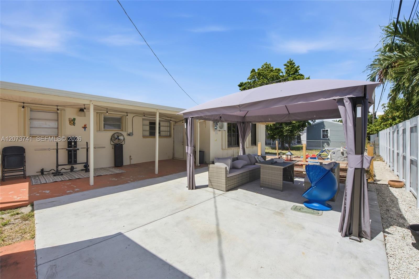 681 W 55th Place