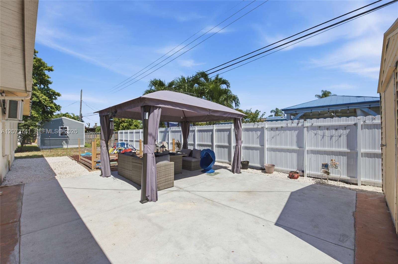 681 W 55th Place