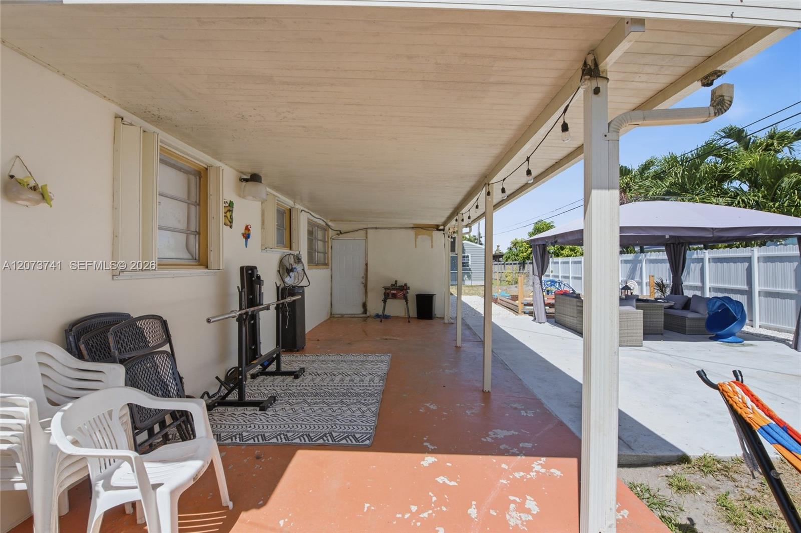 681 W 55th Place