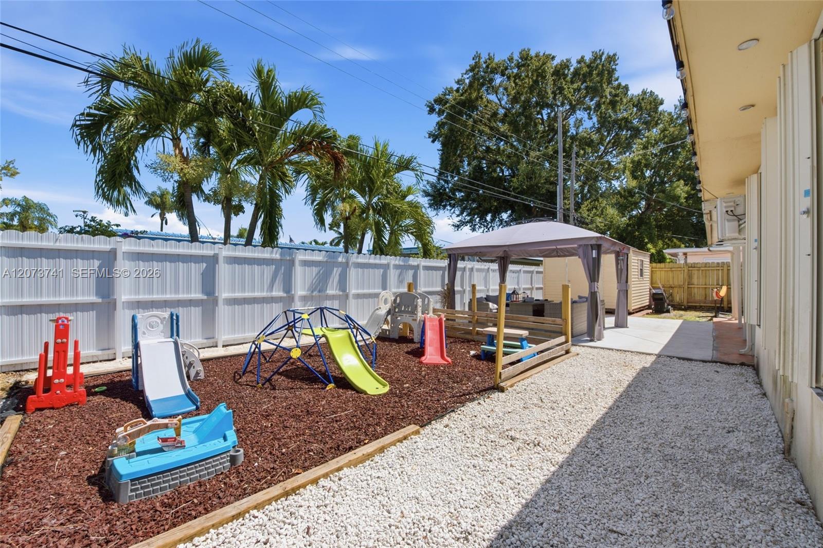 681 W 55th Place