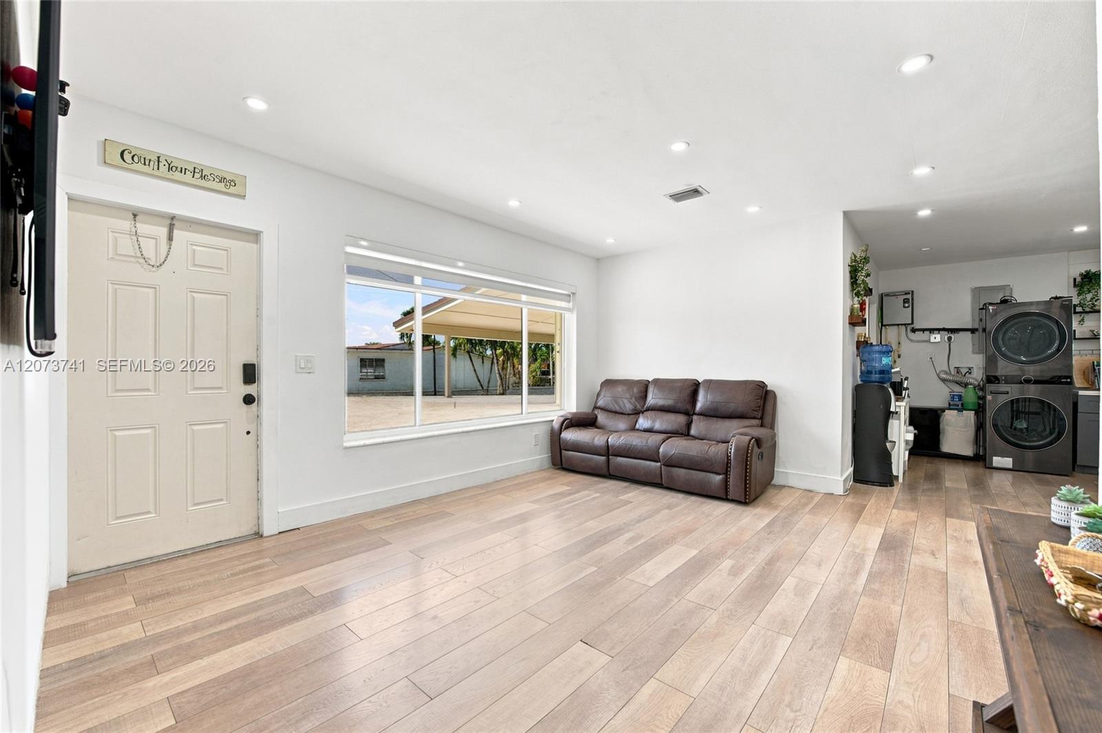 681 W 55th Place