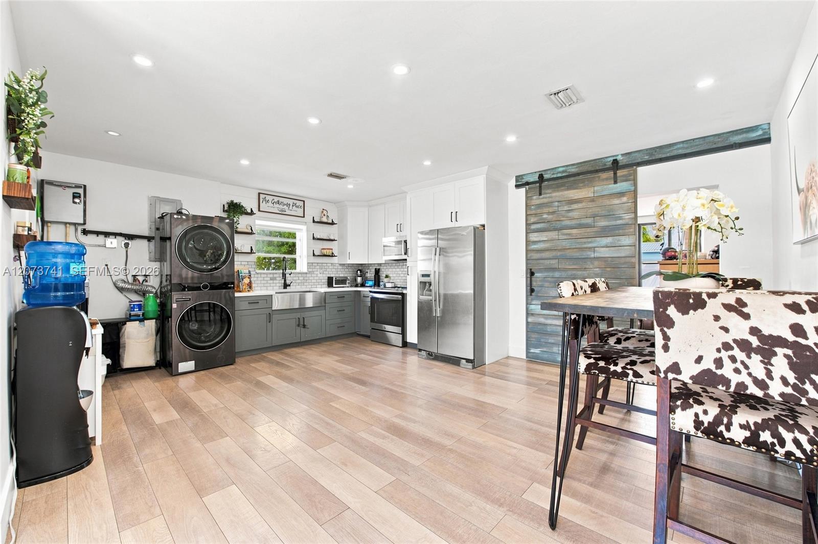 681 W 55th Place