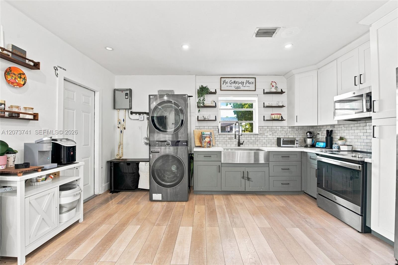 681 W 55th Place