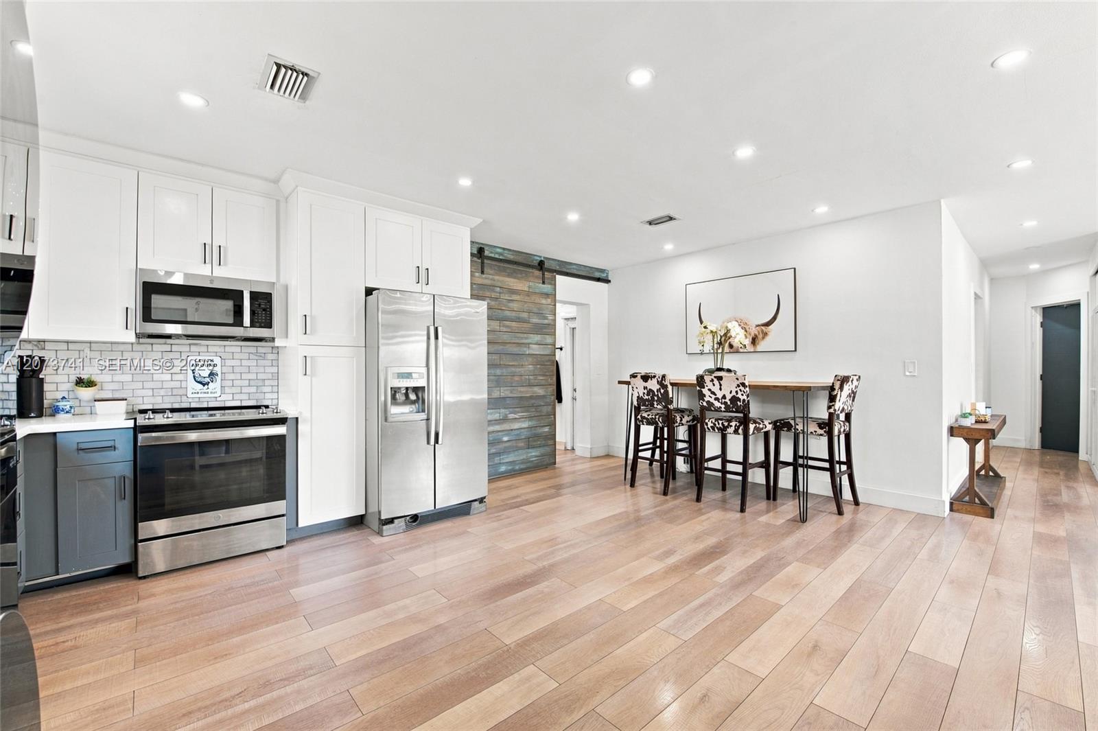 681 W 55th Place
