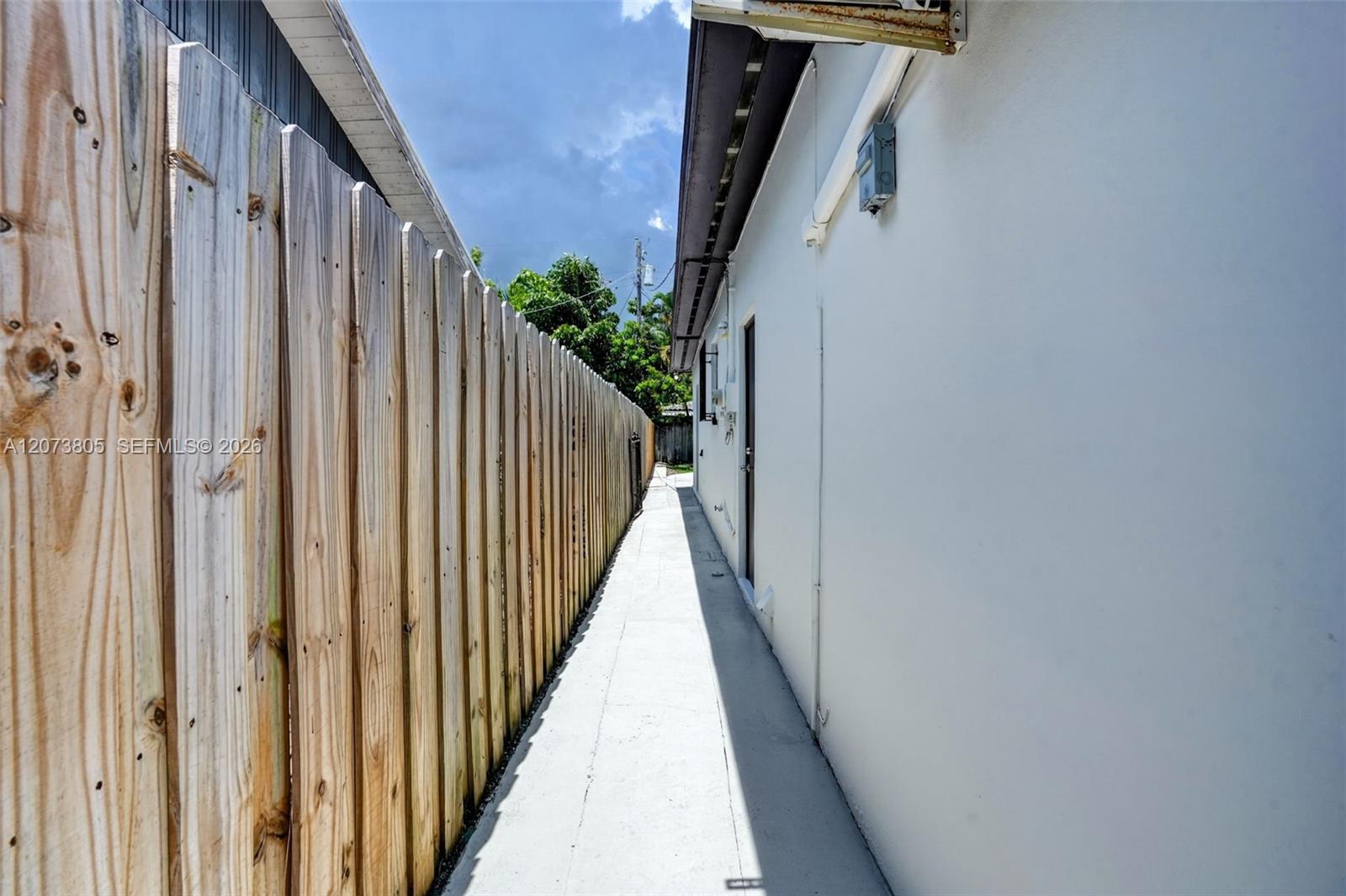 1667 SW 10th Street