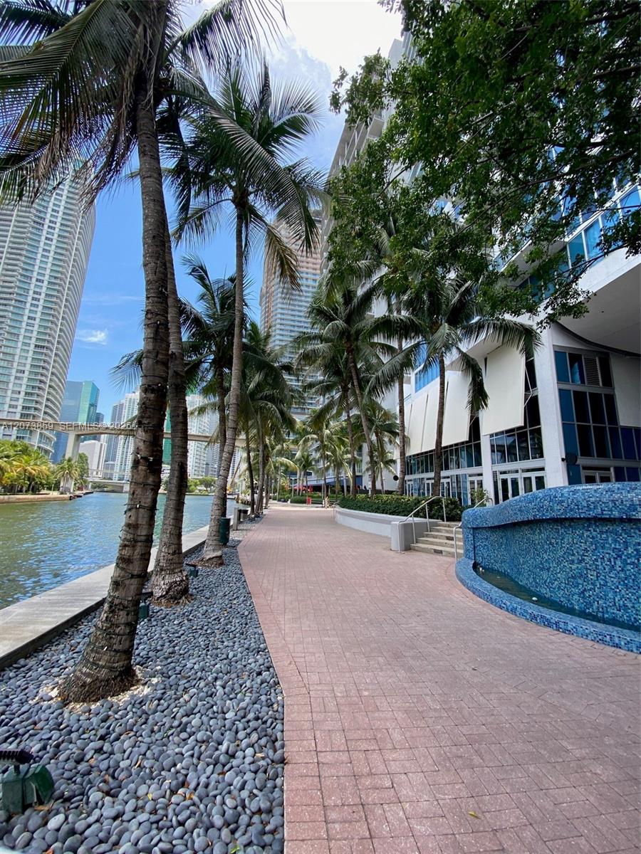 185 SW 7th Street