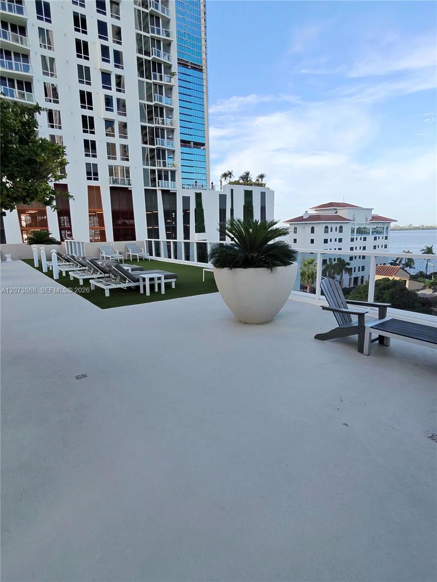 600 NE 27th Street