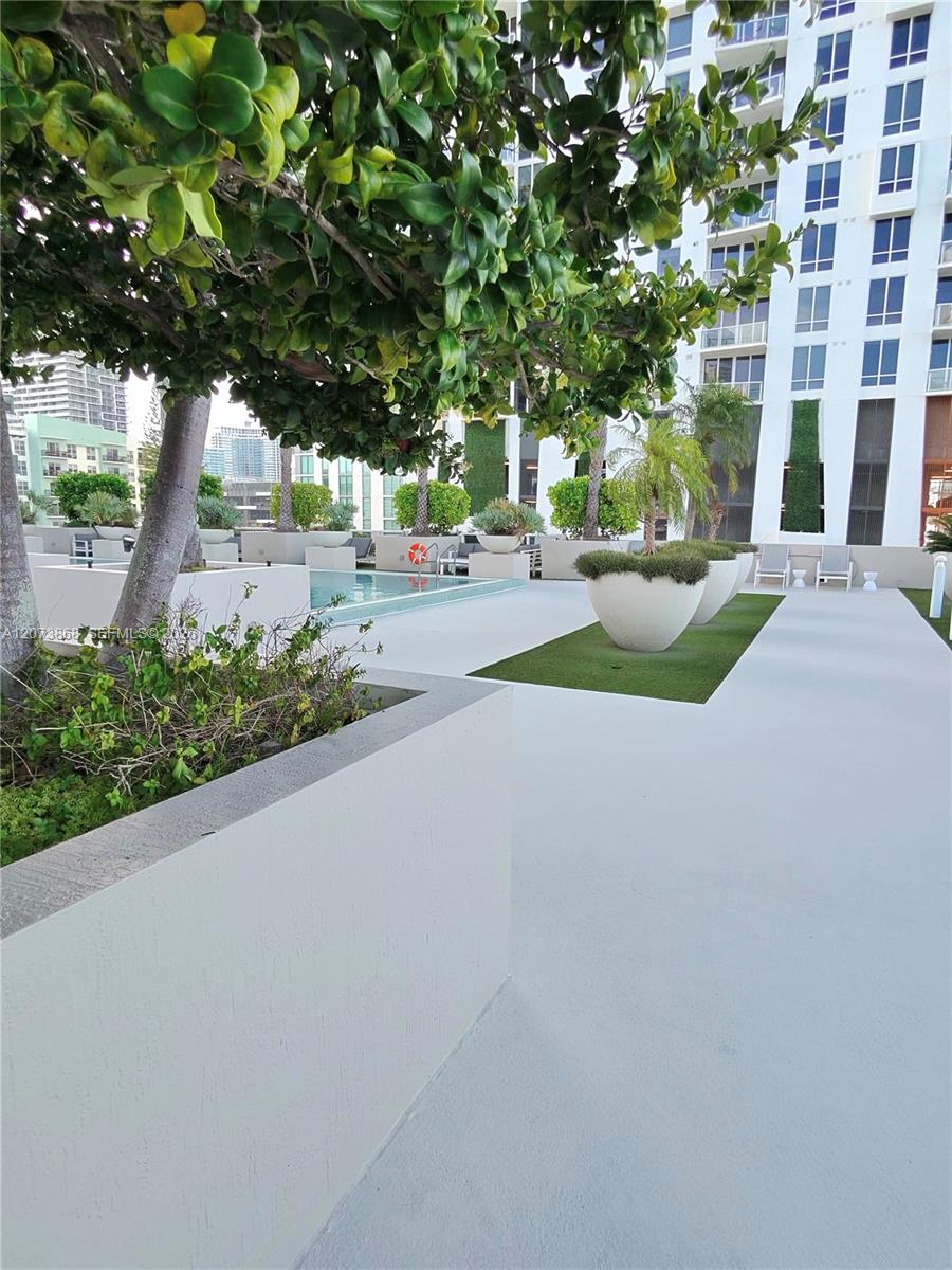 600 NE 27th Street