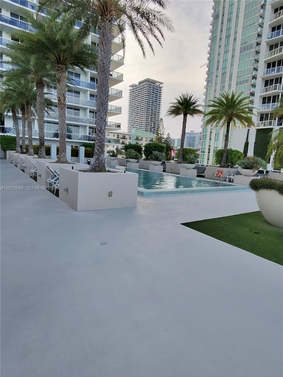 600 NE 27th Street