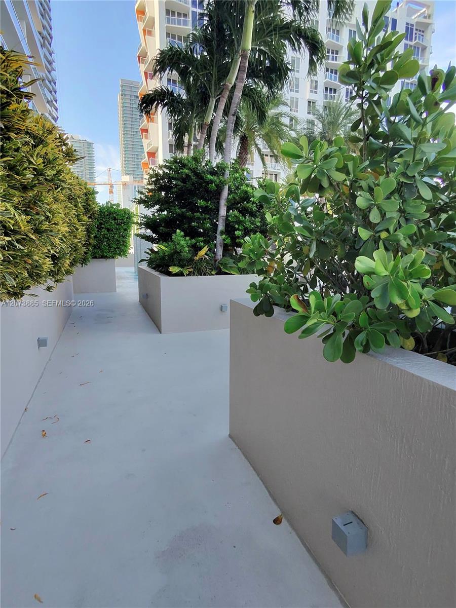600 NE 27th Street