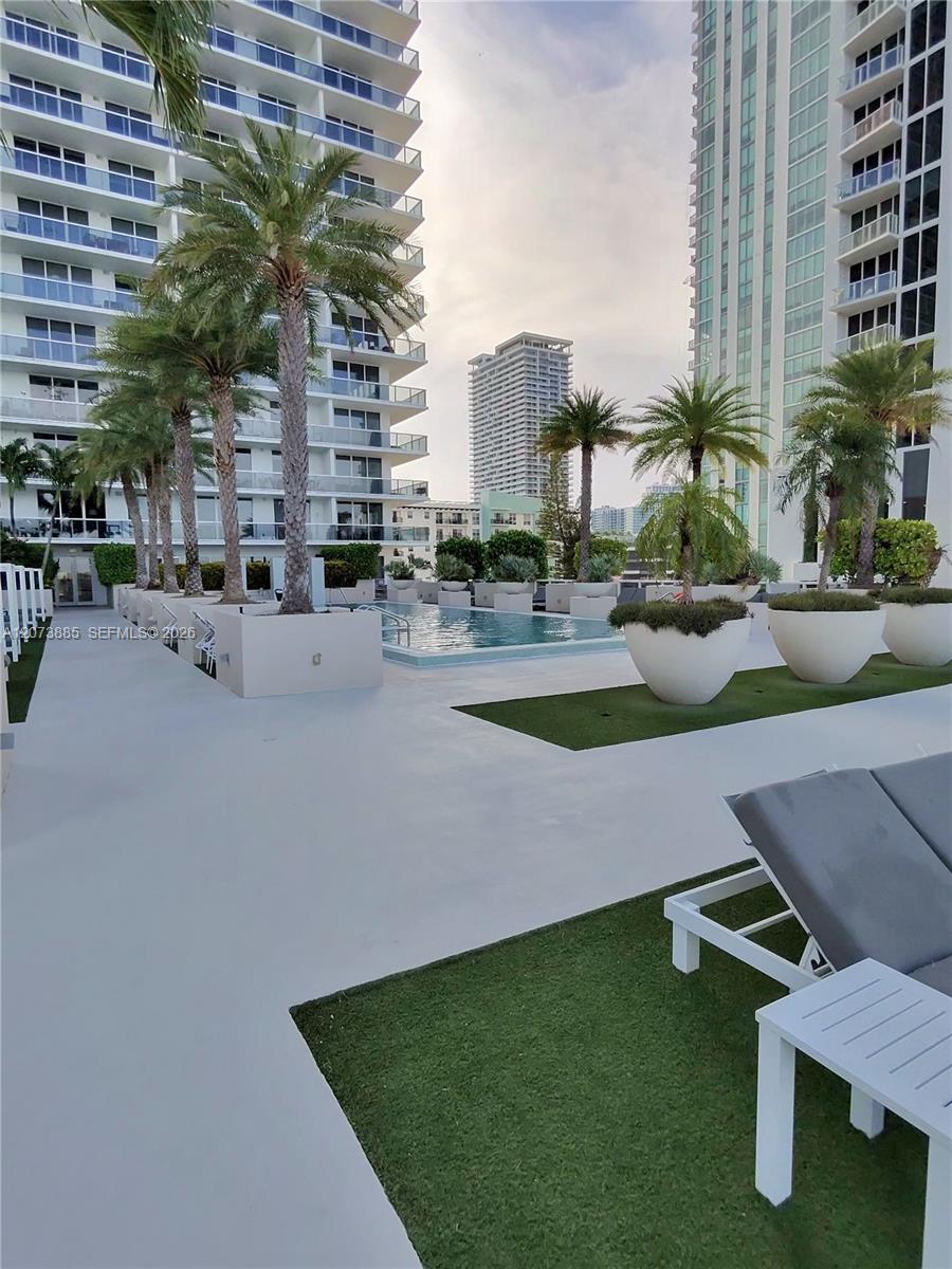 600 NE 27th Street