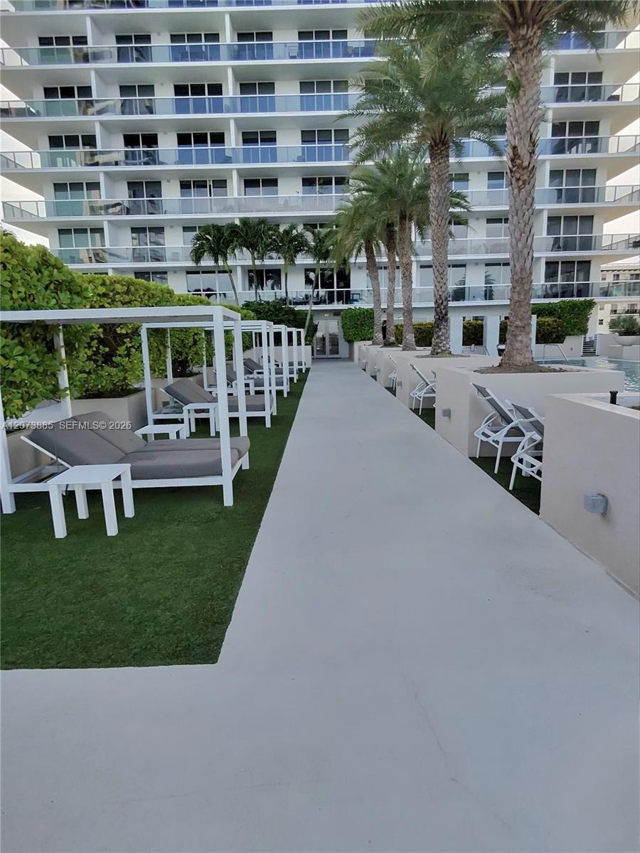 600 NE 27th Street