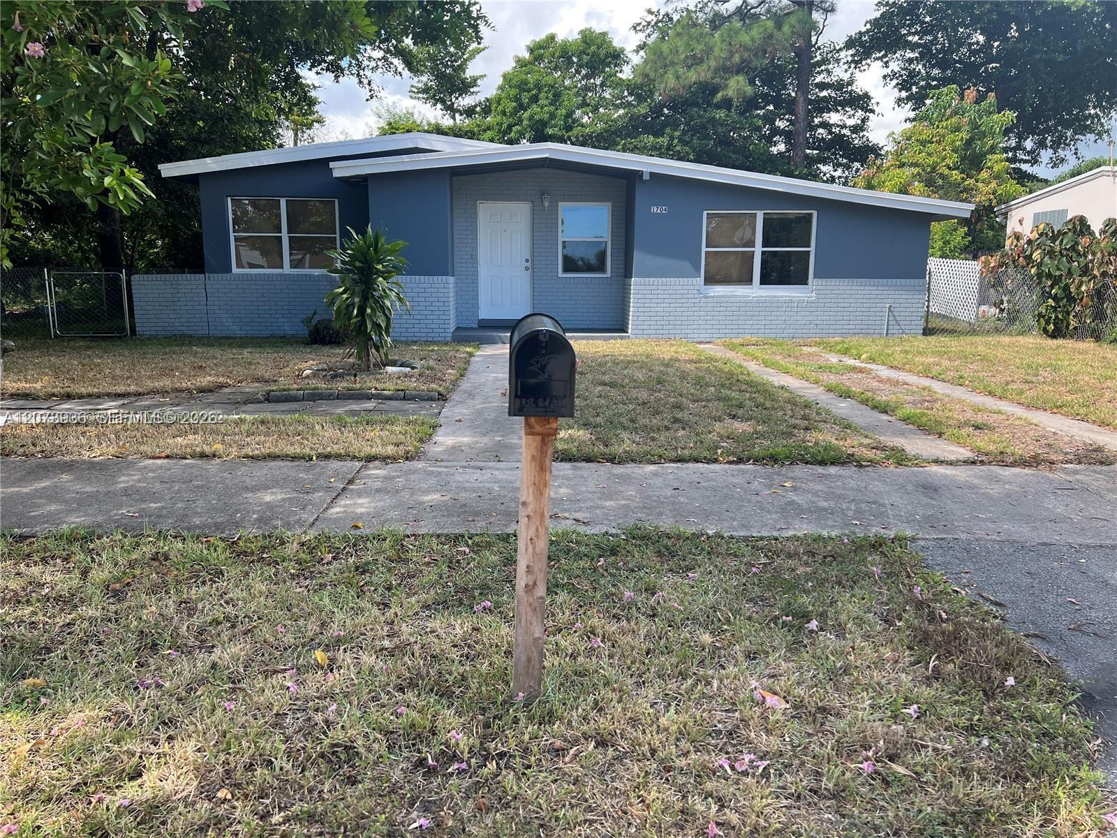1704 NW 18th Street gallery image #2