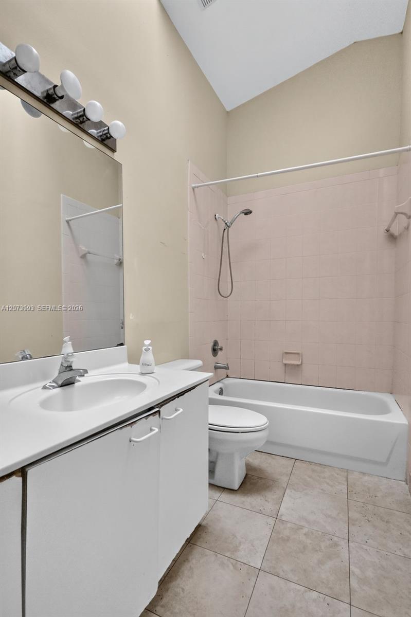 253 NE 211th Terrace