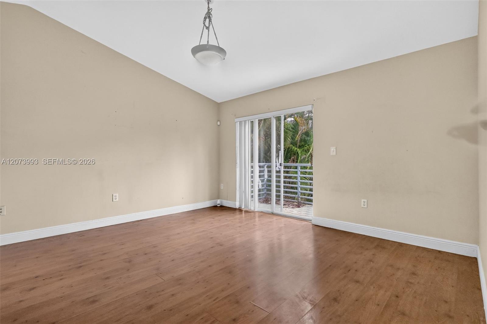 253 NE 211th Terrace