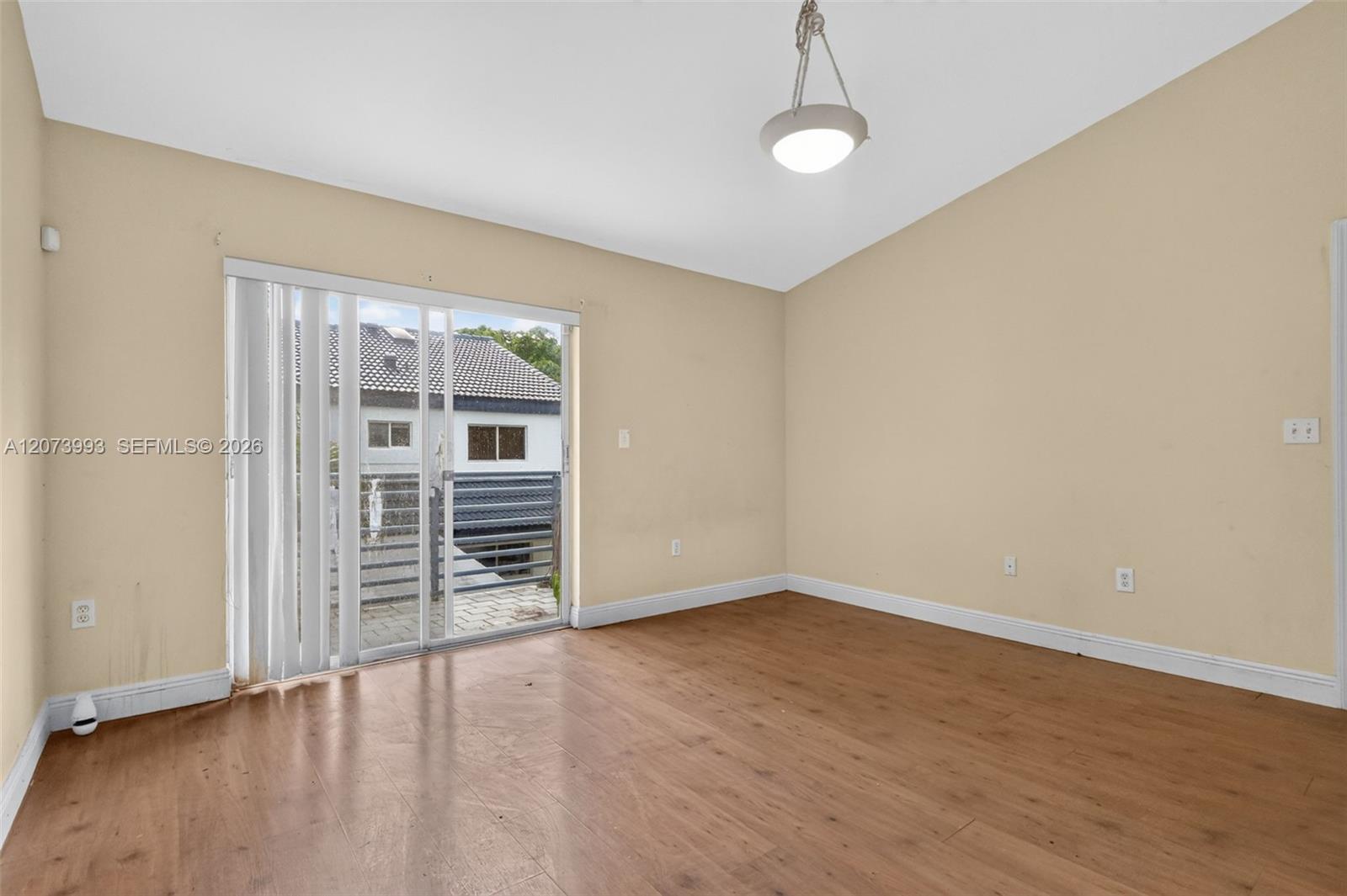 253 NE 211th Terrace
