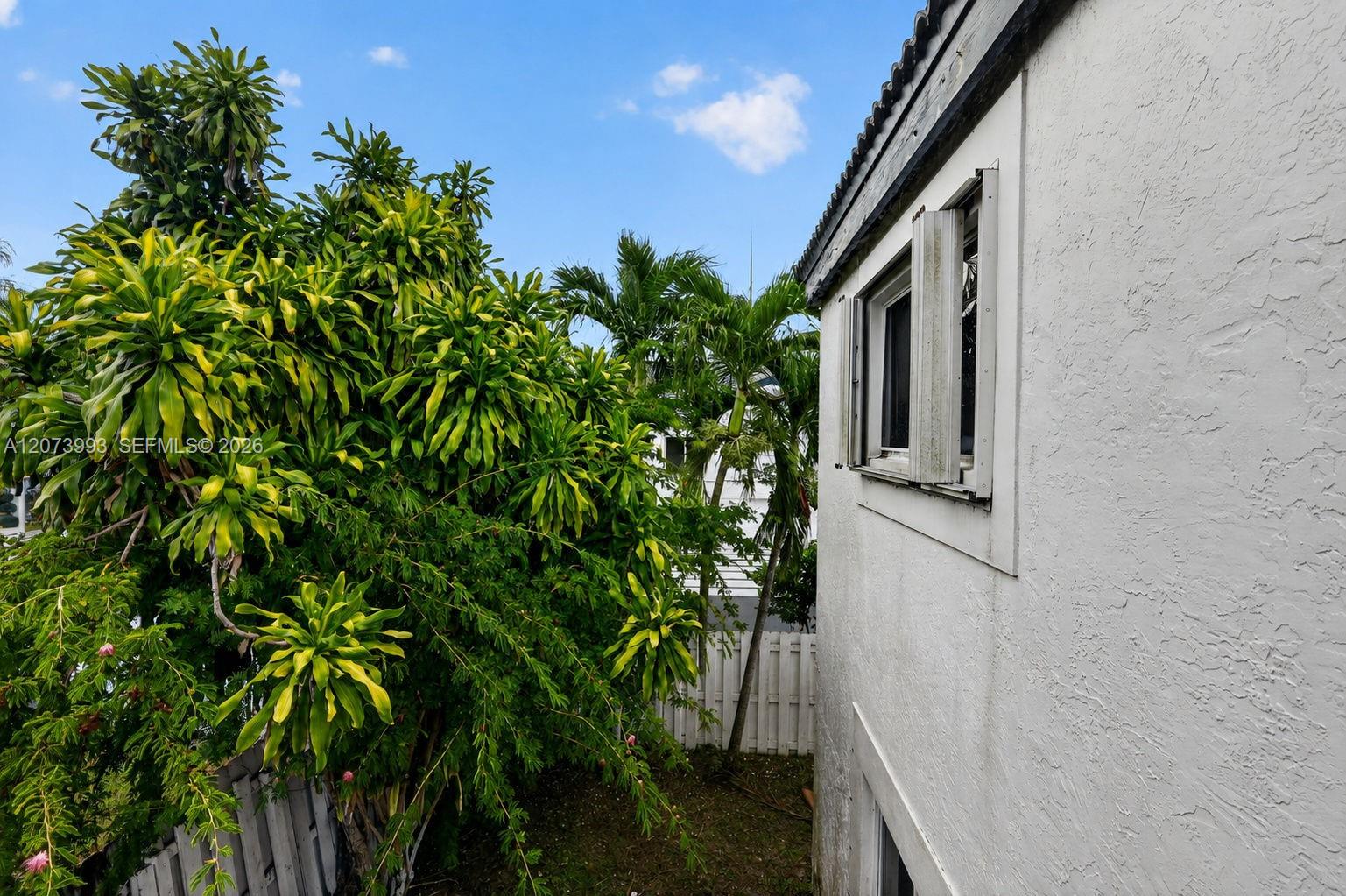 253 NE 211th Terrace