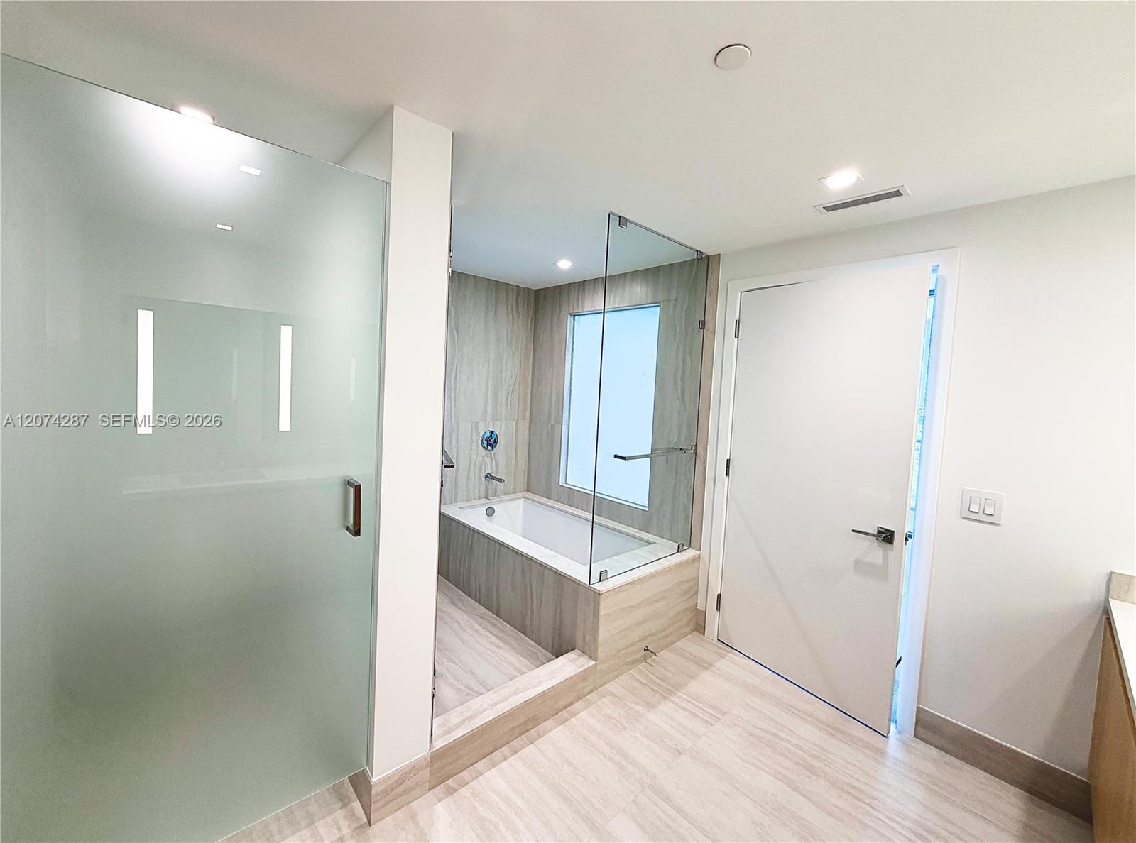 2411 Laguna Circle