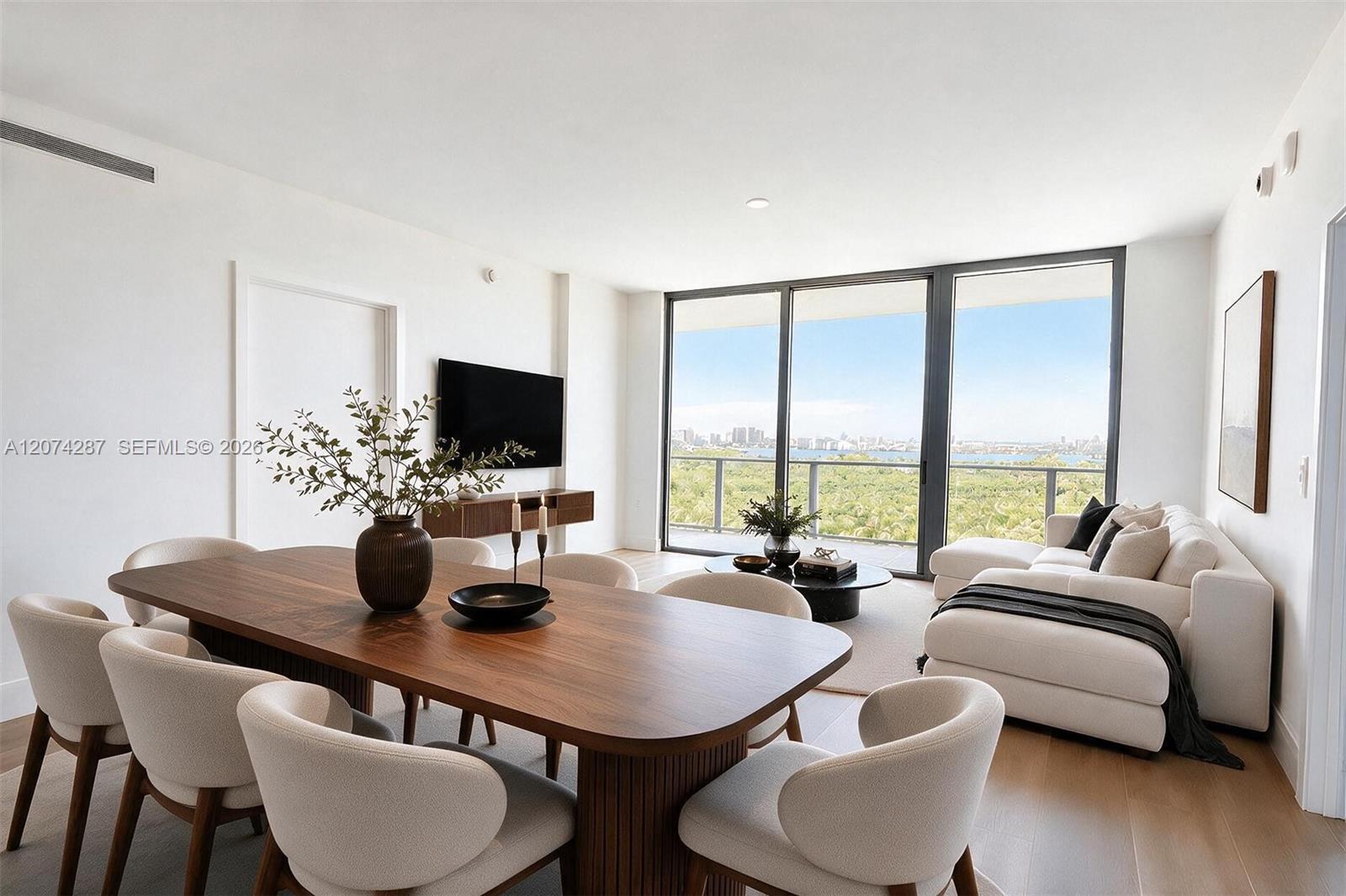 2411 Laguna Circle