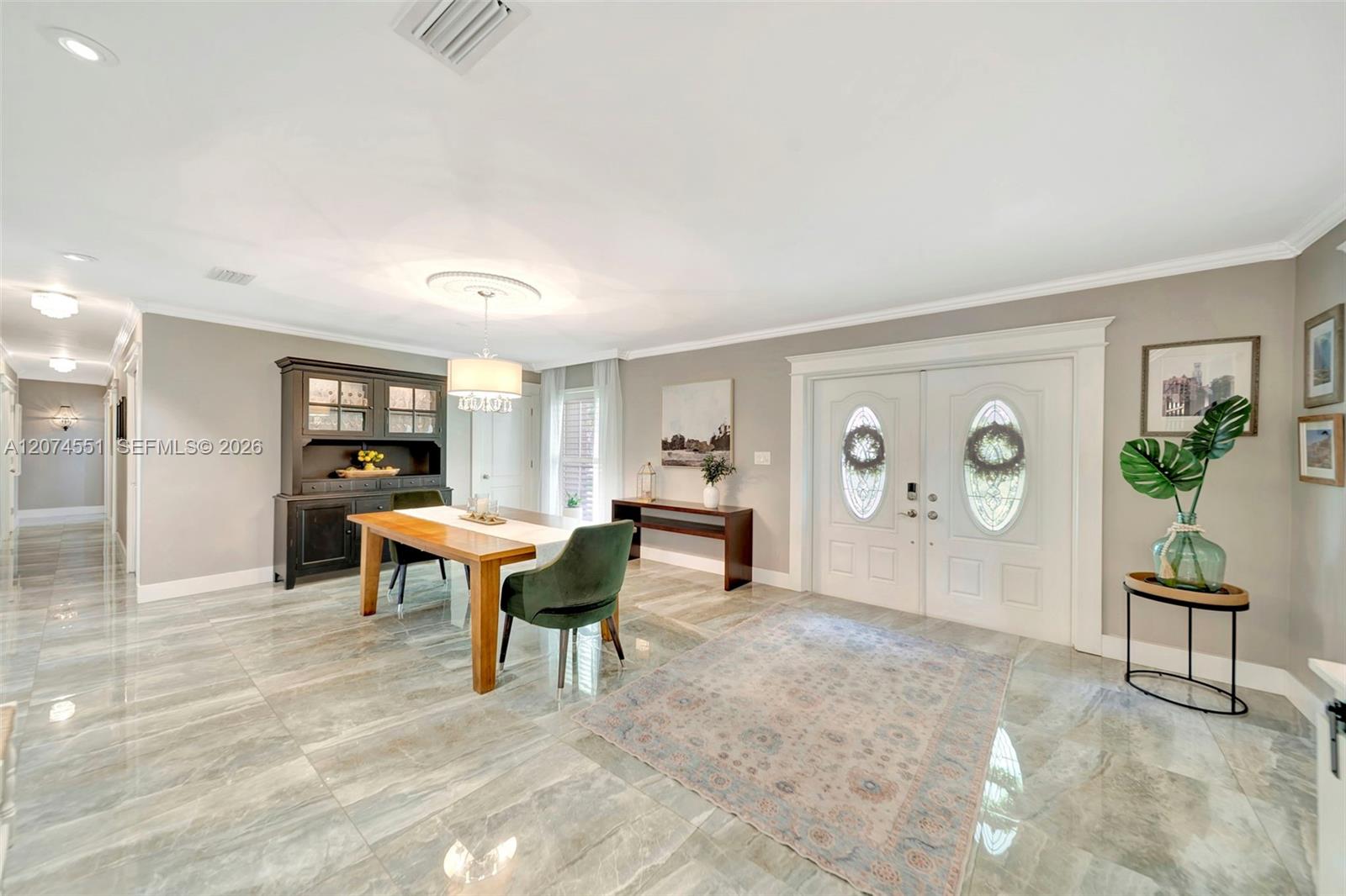 560 W Tropical Way