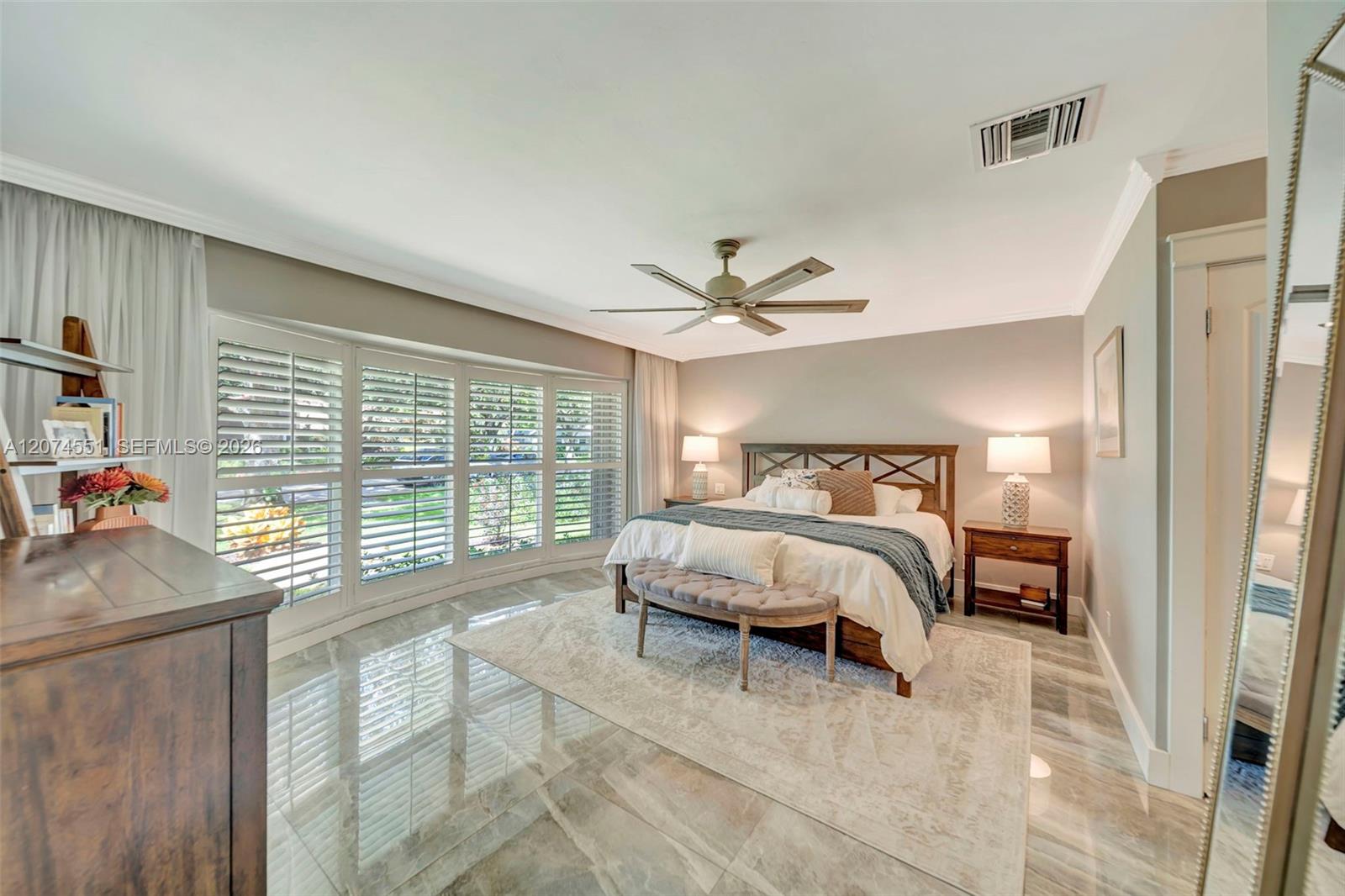 560 W Tropical Way