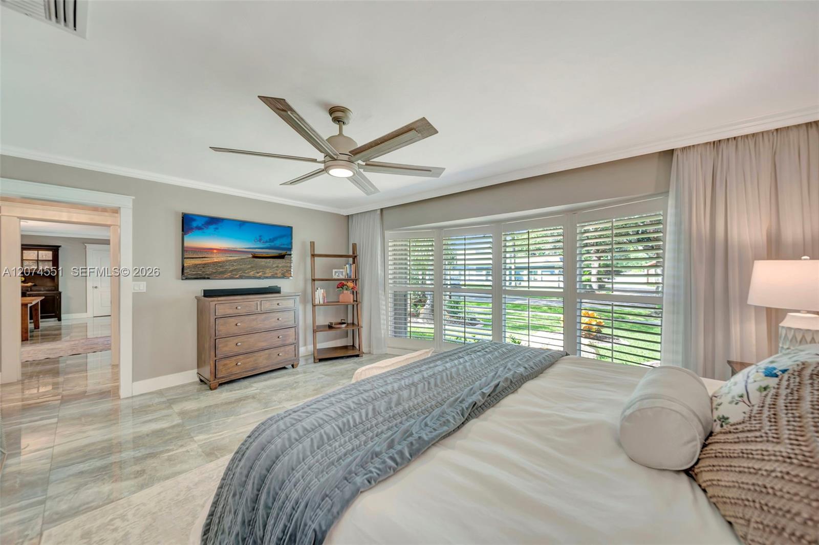560 W Tropical Way
