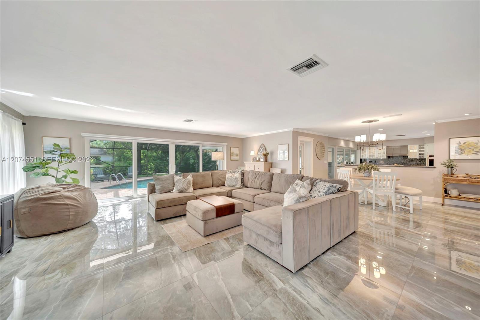 560 W Tropical Way